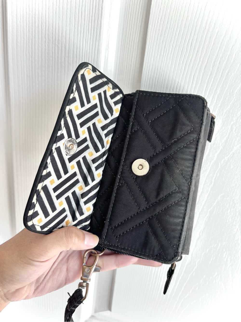 Vera Bradley Black Quilted Organizer Wristlet Zip Around Wallet - Picture 8 of 9